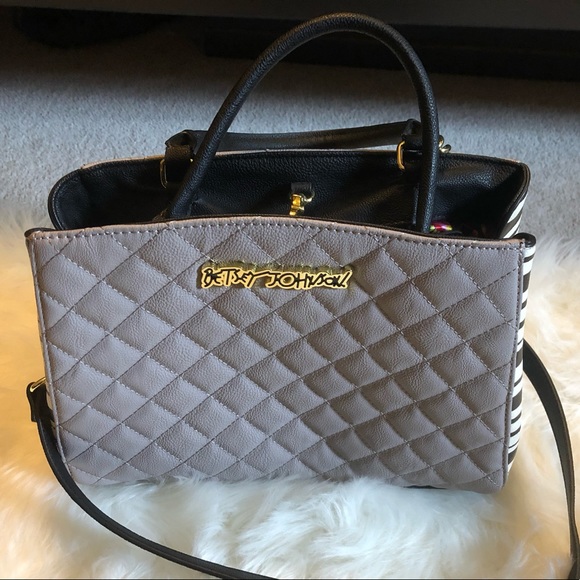 Betsey Johnson Handbags - *Make an offer* NWOT Betsy Johnson bag!